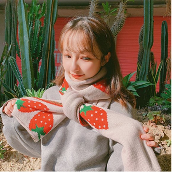 🍓Strawberry Print Scarf🍓 - Picture 7 of 16